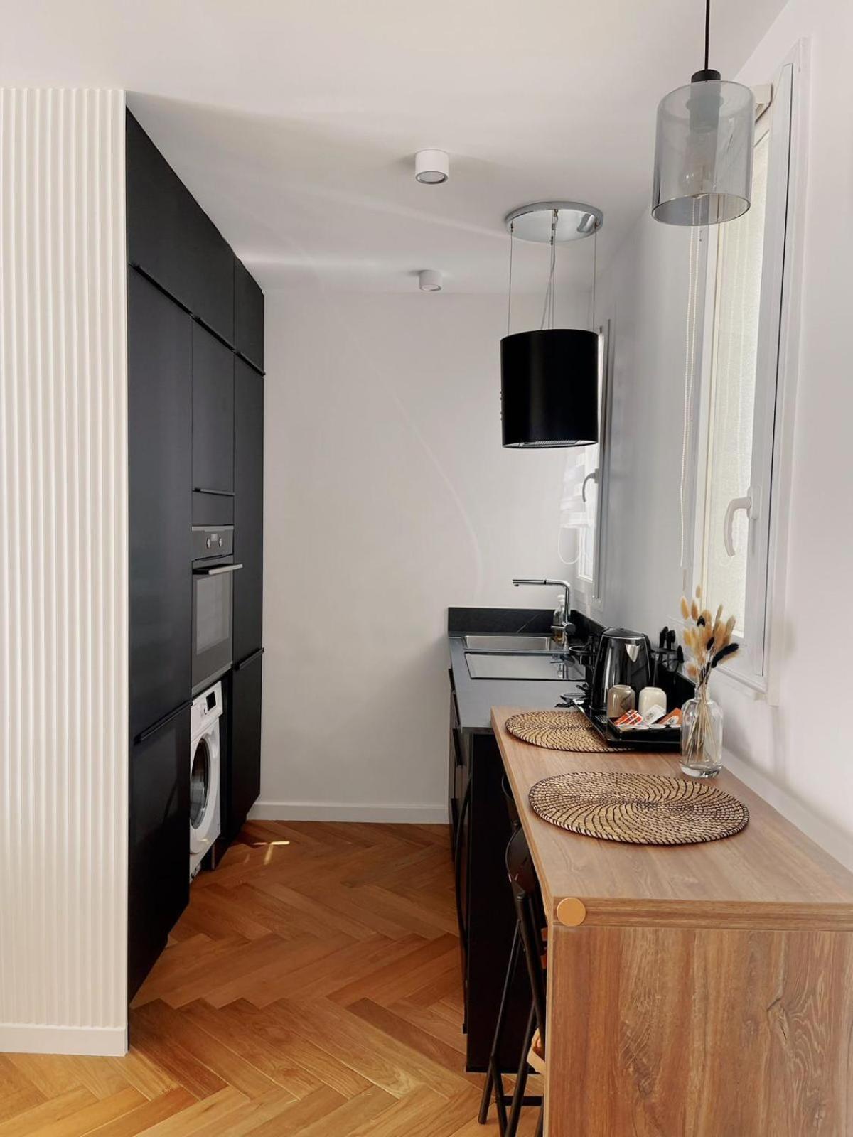 Апартаменты Exclusive Flat By Luxuio - Nearby Eiffel Tower Париж Экстерьер фото